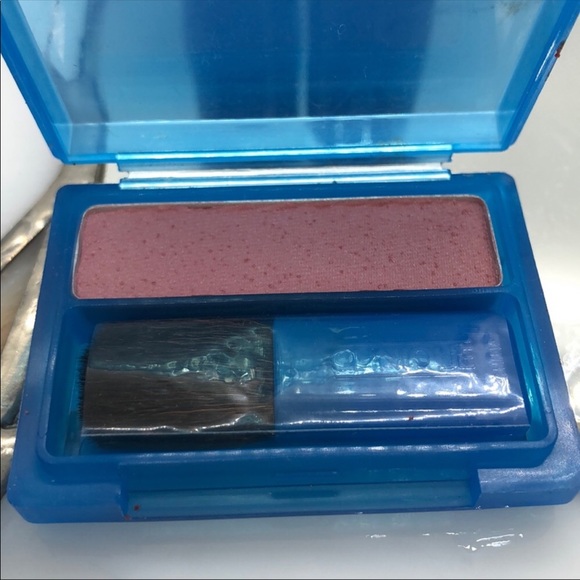 Clinique Powder Blusher, Lipstick, Brow gel - Picture 4 of 6
